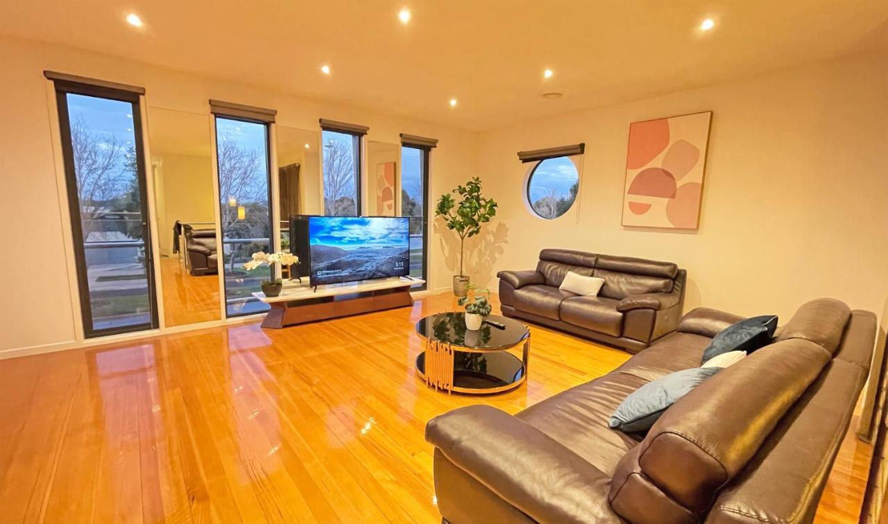 Luxury 7Brm Entire House Lakeview Blackswans Wifi Bbq Resort Point Cook Exterior photo