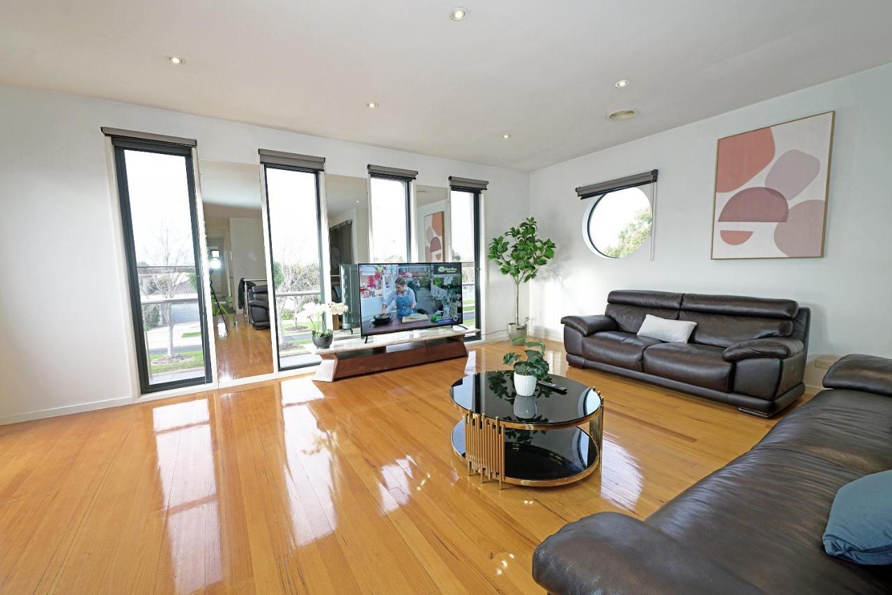 Luxury 7Brm Entire House Lakeview Blackswans Wifi Bbq Resort Point Cook Exterior photo