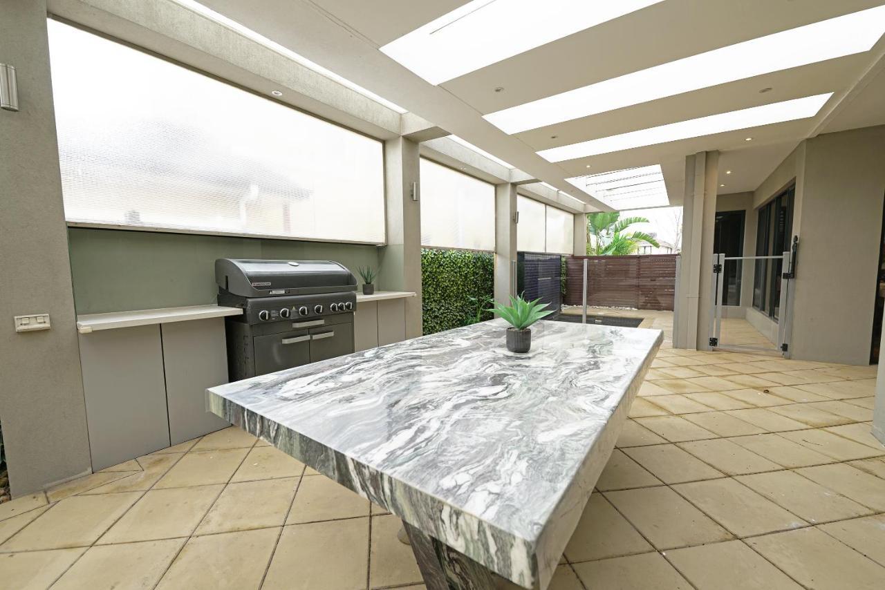 Luxury 7Brm Entire House Lakeview Blackswans Wifi Bbq Resort Point Cook Exterior photo