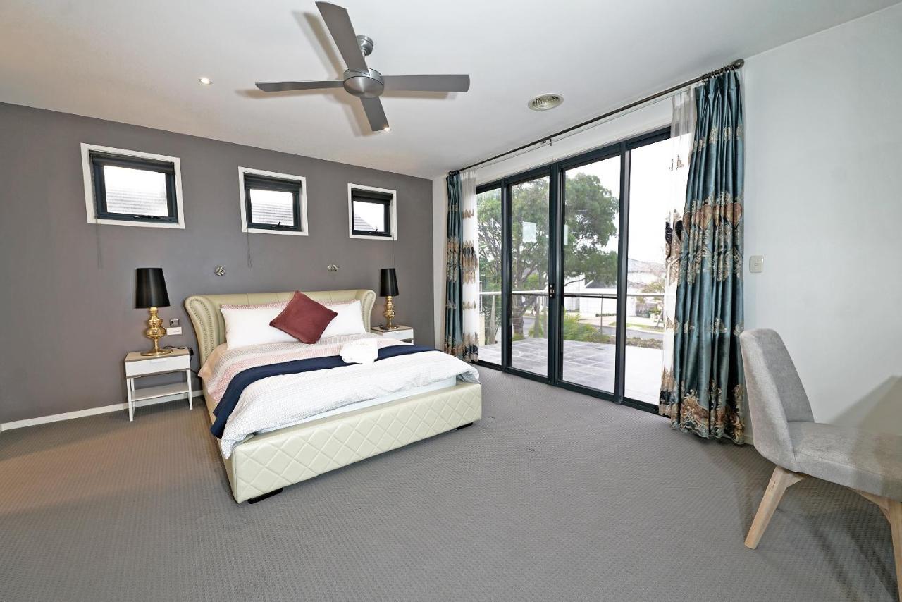 Luxury 7Brm Entire House Lakeview Blackswans Wifi Bbq Resort Point Cook Exterior photo