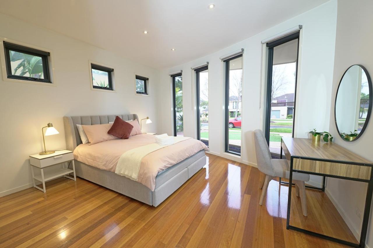 Luxury 7Brm Entire House Lakeview Blackswans Wifi Bbq Resort Point Cook Exterior photo