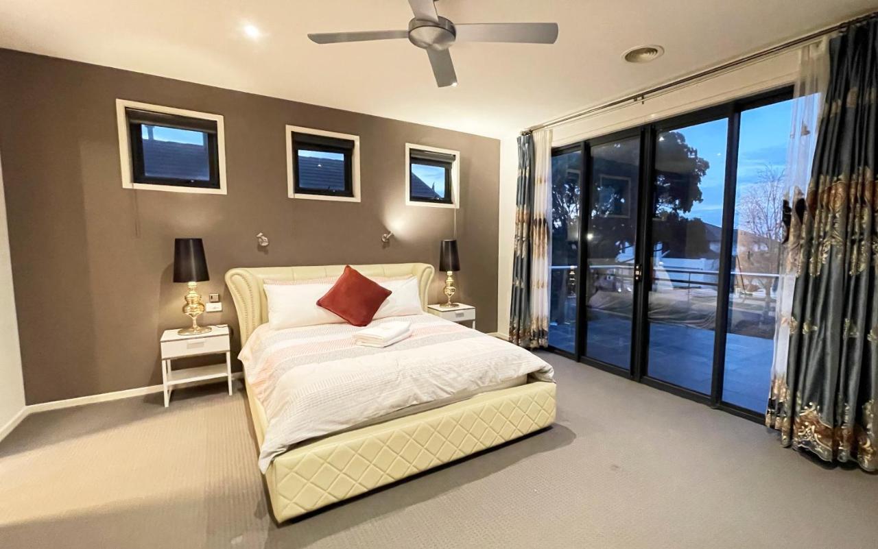 Luxury 7Brm Entire House Lakeview Blackswans Wifi Bbq Resort Point Cook Exterior photo