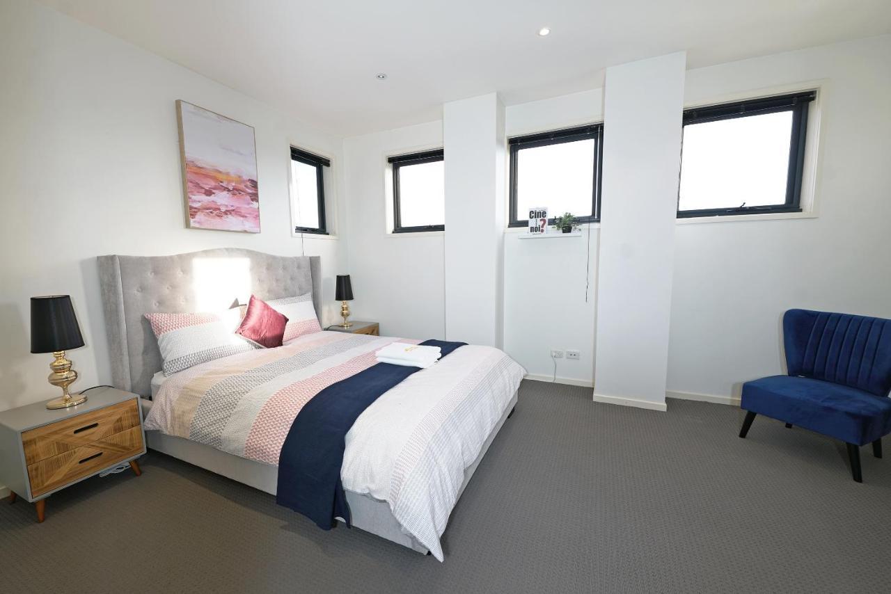 Luxury 7Brm Entire House Lakeview Blackswans Wifi Bbq Resort Point Cook Exterior photo